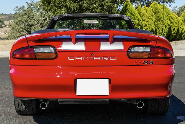 Used 2002 Chevrolet Camaro Z28 w/ SS Performance/Appearance Pkg RWD image 7