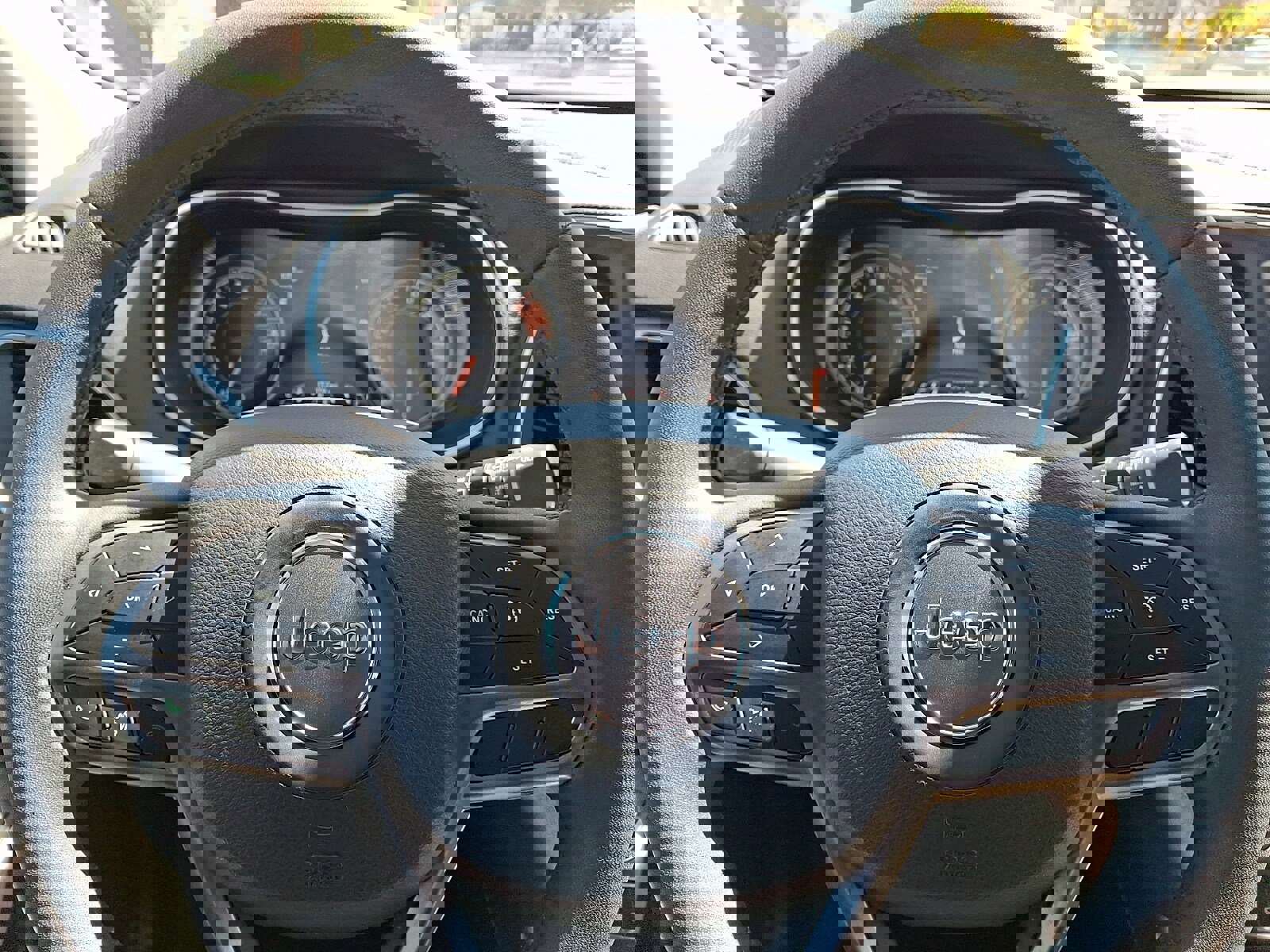 Used 2022 Jeep Cherokee Latitude Lux image 18