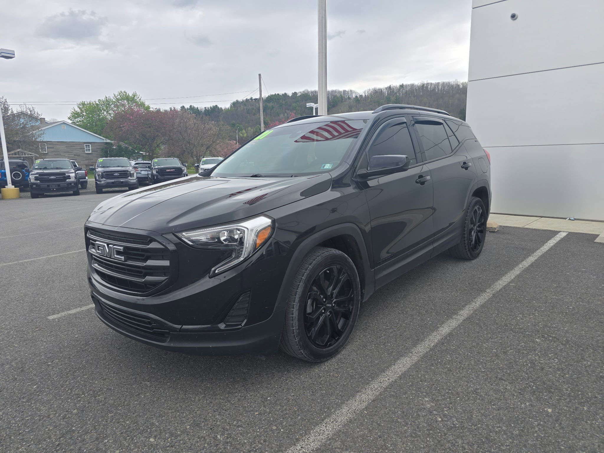 Used 2021 GMC Terrain SLE w/ Driver Convenience Package AWD/4WD image 7