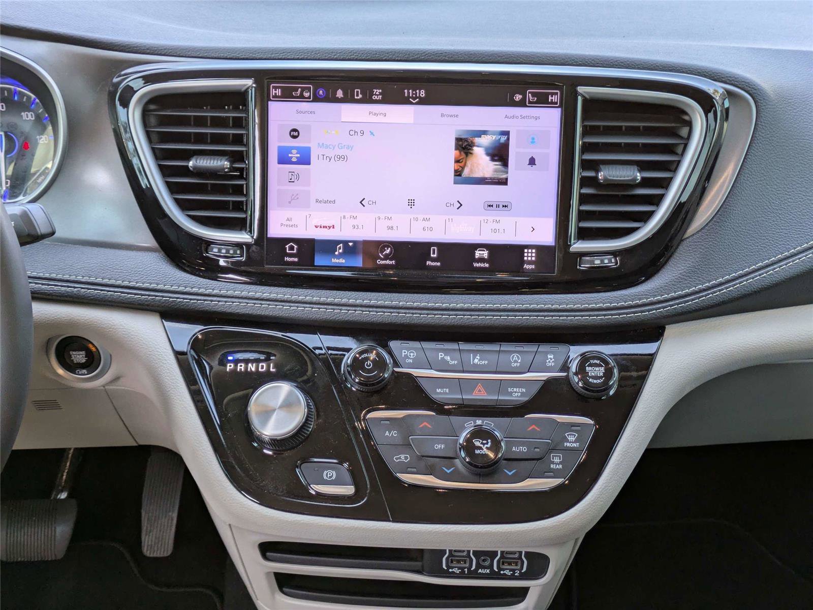 Used 2024 Chrysler Pacifica Touring-L image 21