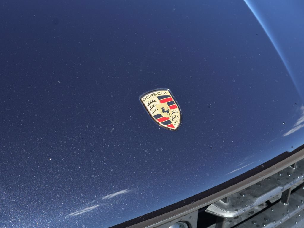 Certified 2025 Porsche Macan AWD/4WD image 13
