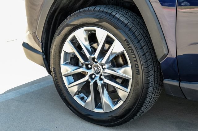 Used 2020 Toyota RAV4 XLE Premium AWD/4WD image 65