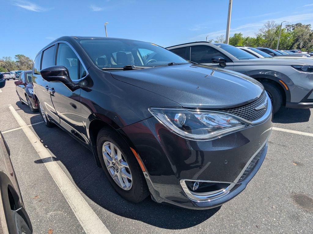 Used 2020 Chrysler Pacifica Touring w/ Advanced Safetytec Group image 1
