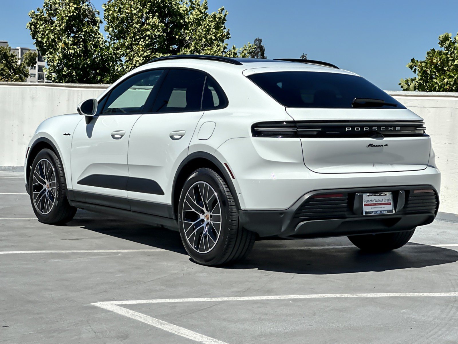 Used 2025 Porsche Macan 4 Electric AWD/4WD image 3