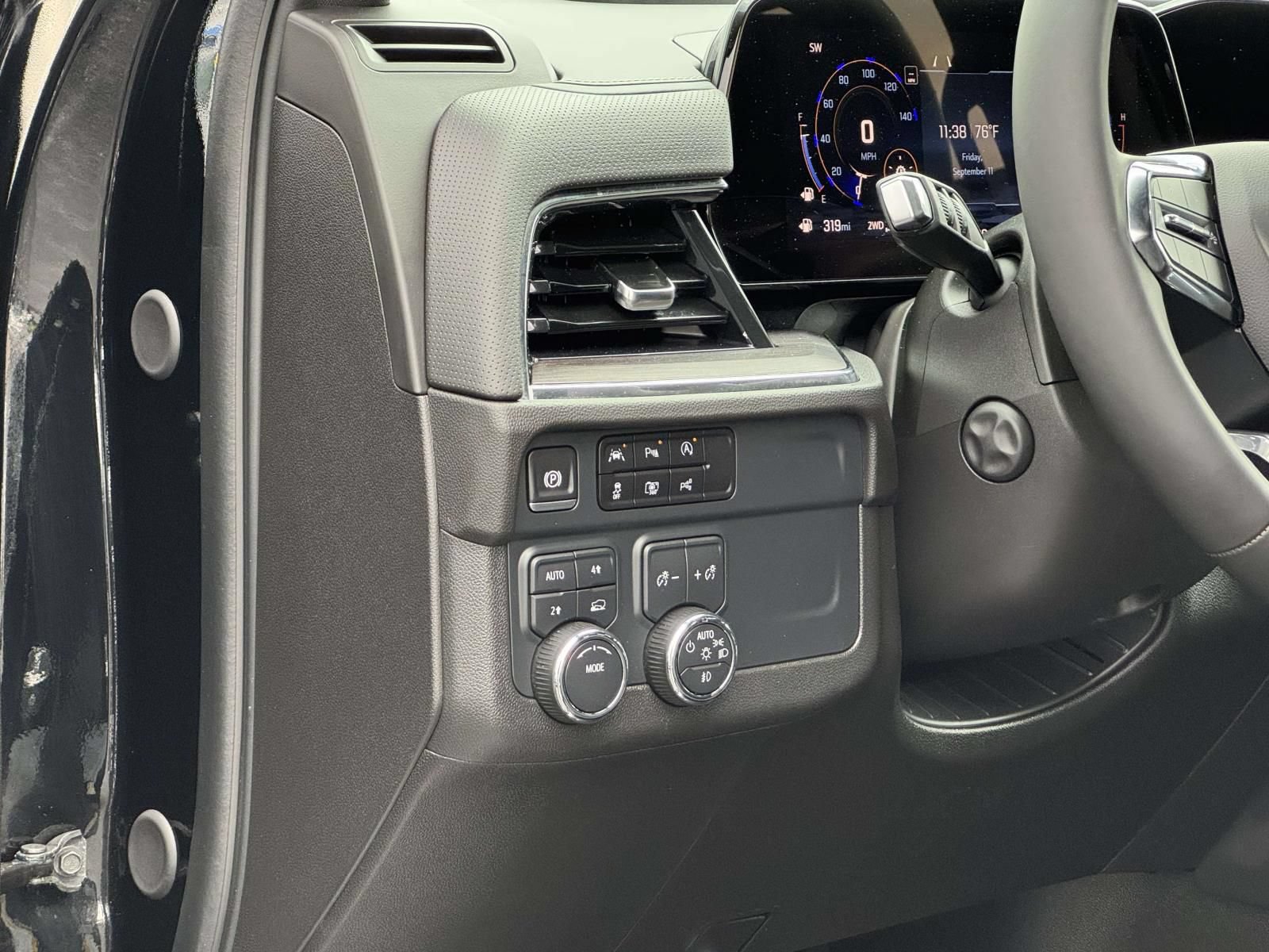 Used 2025 Chevrolet Suburban Premier AWD/4WD image 12