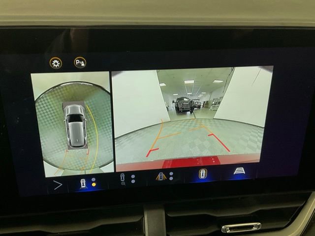 Used 2025 Chevrolet Equinox LT w/ Convenience Package II image 11