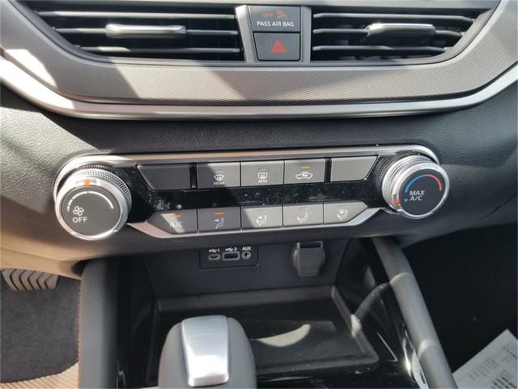 New 2025 Nissan Altima 2.5 SR image 14