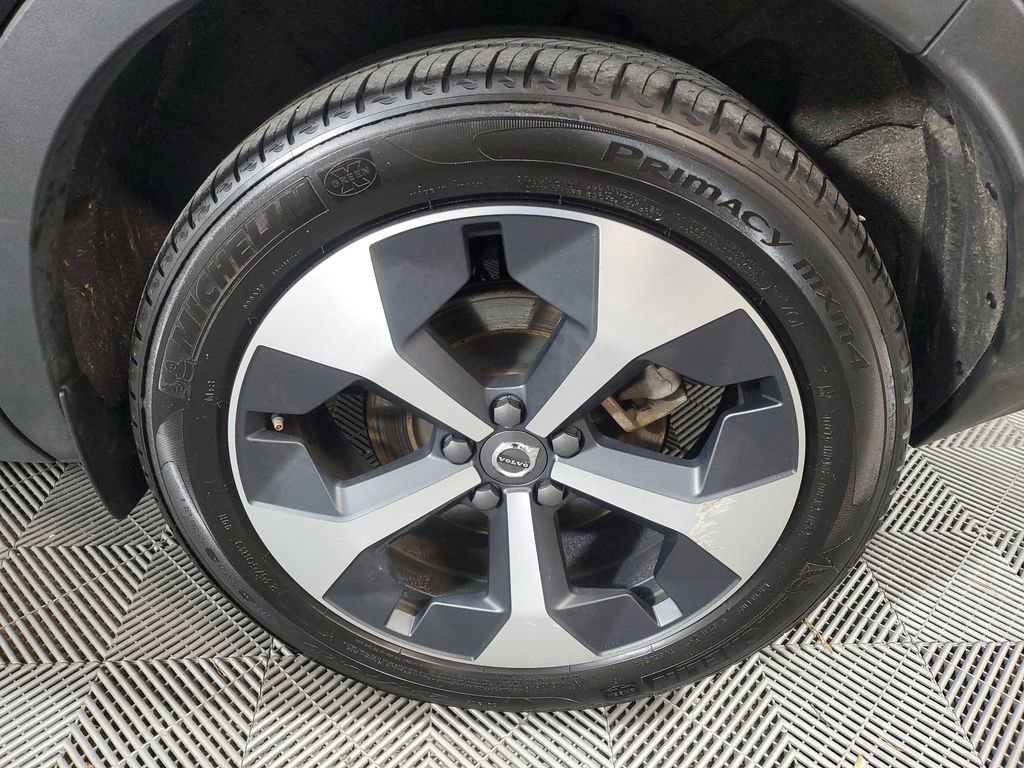 Certified 2025 Volvo XC40 B5 Plus image 12
