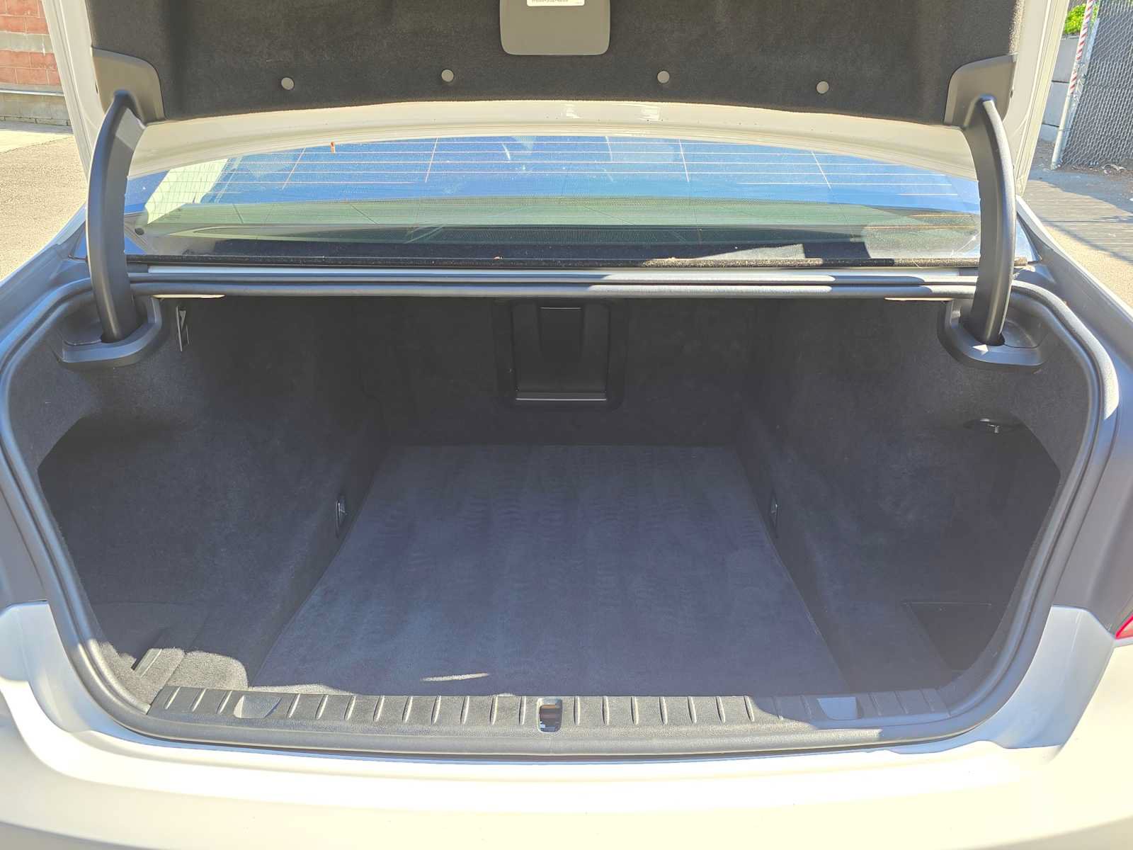 Used 2018 BMW 750i RWD image 14