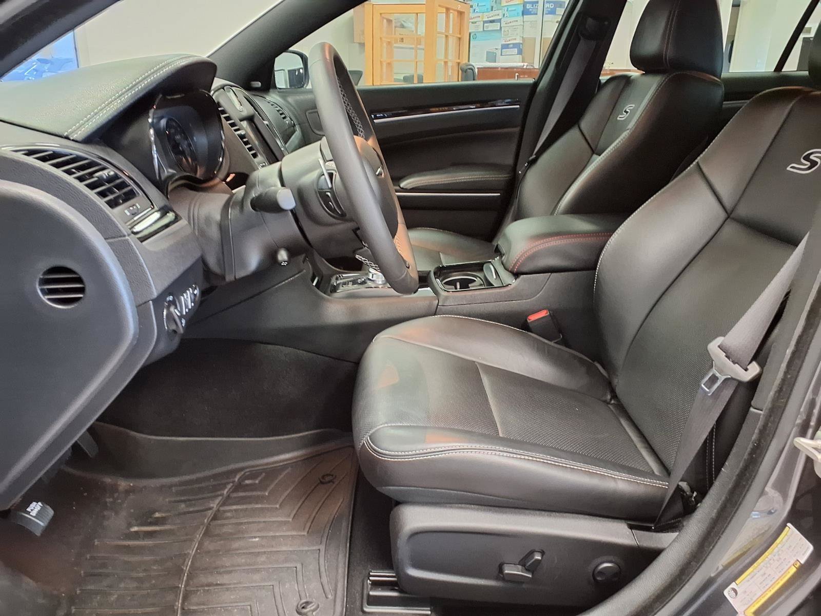 Used 2023 Chrysler 300 S w/ Comfort Group RWD image 21
