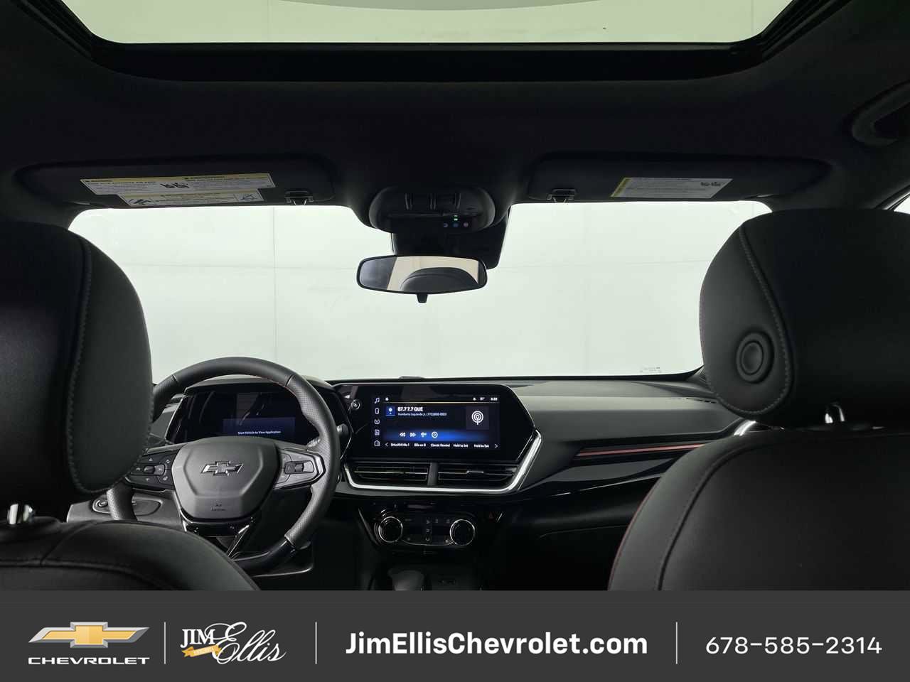 Certified 2025 Chevrolet Trax RS w/ Sunroof Package FWD image 18