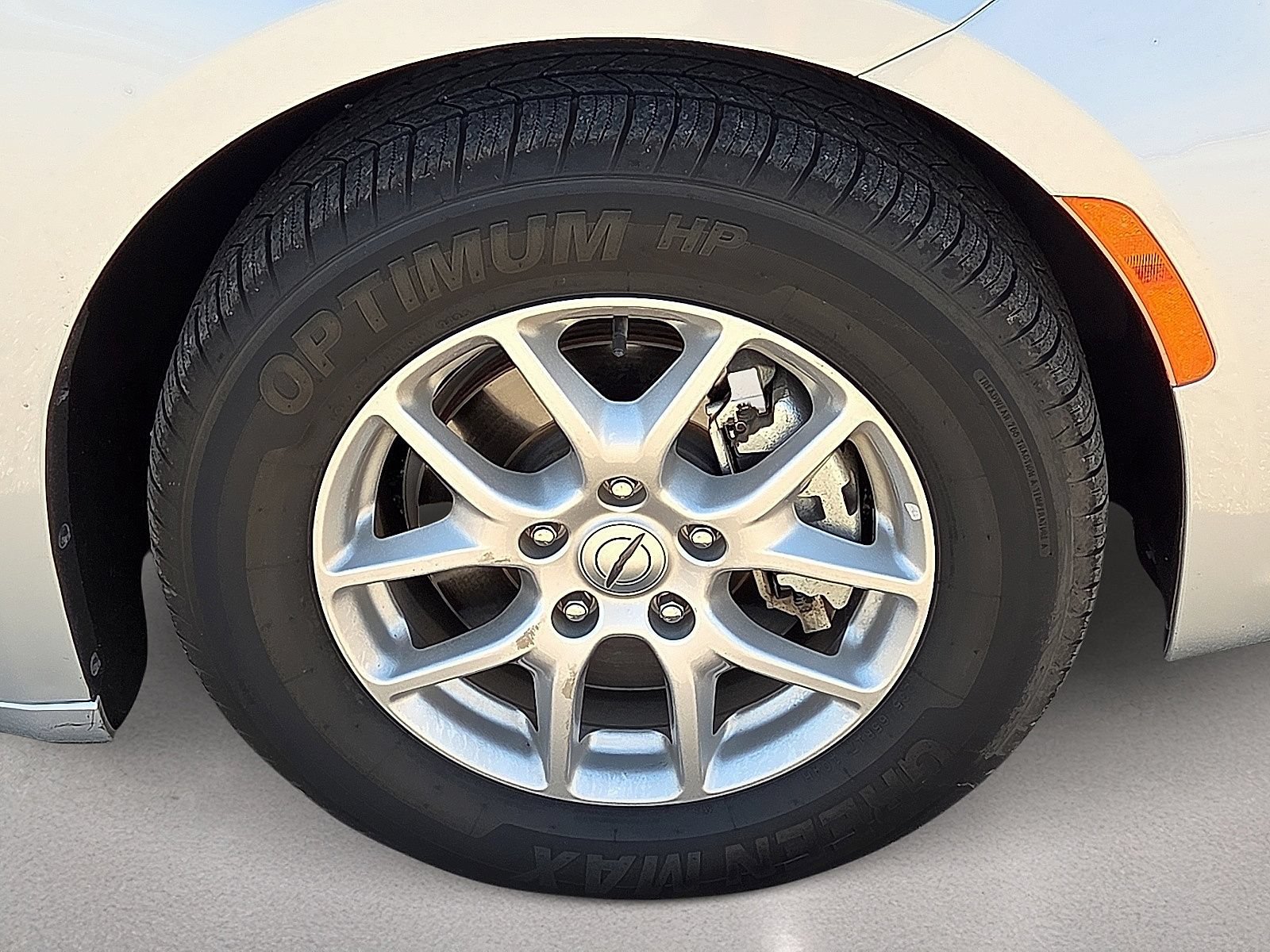 Used 2024 Chrysler Pacifica Touring-L FWD image 11