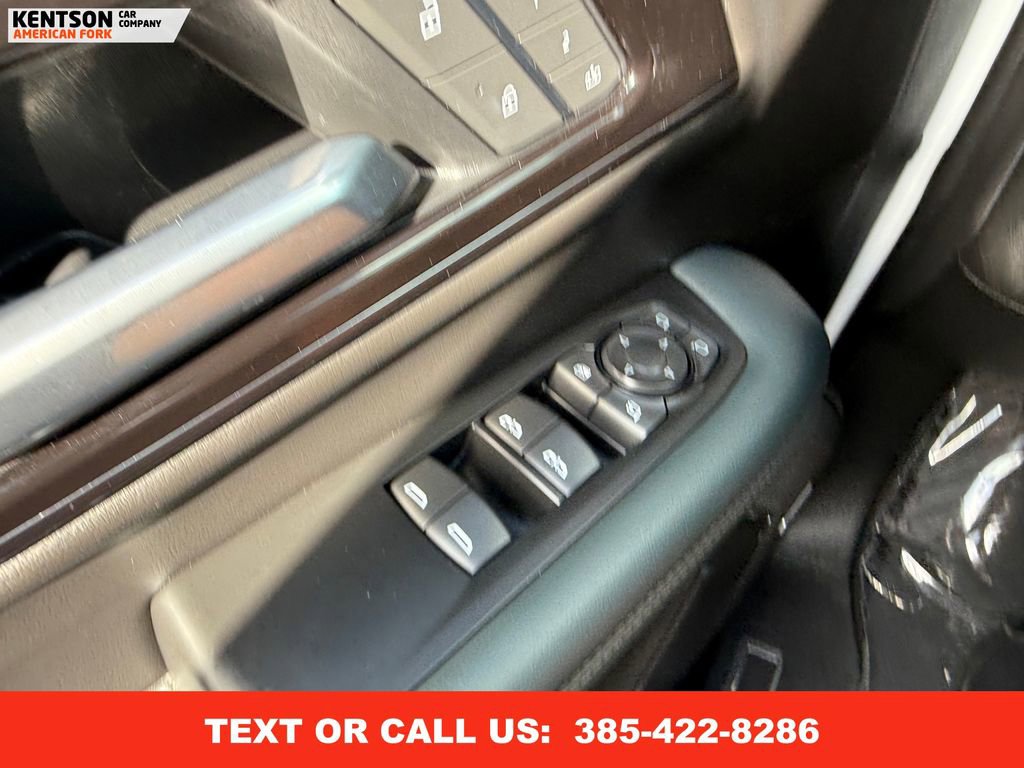 Used 2025 GMC Yukon XL AT4 image 20