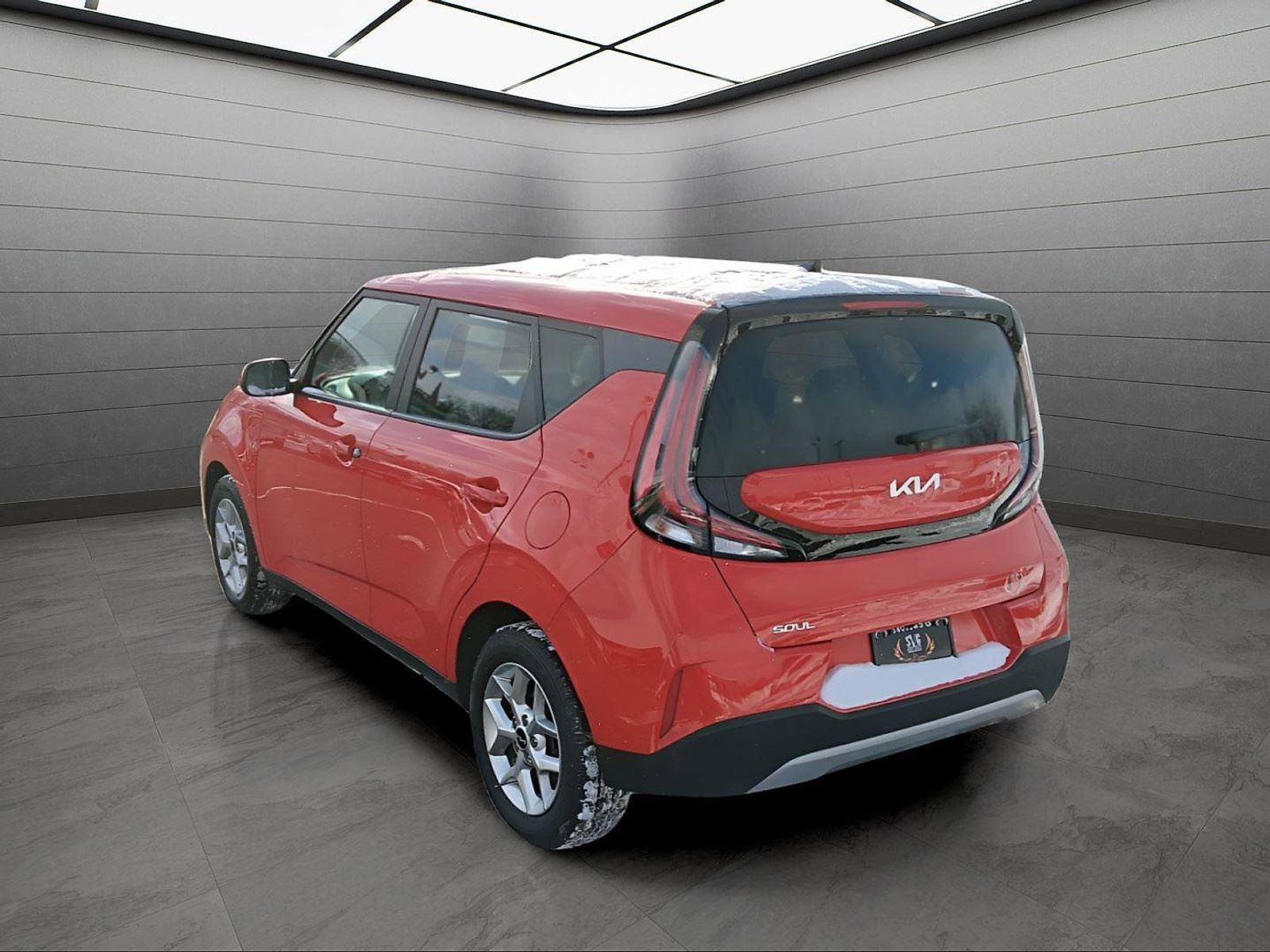 Used 2023 Kia Soul LX w/ LX Technology Package image 4
