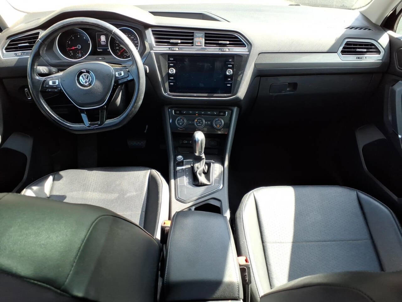 Used 2018 Volkswagen Tiguan SE w/ Panoramic Sunroof Package FWD image 11