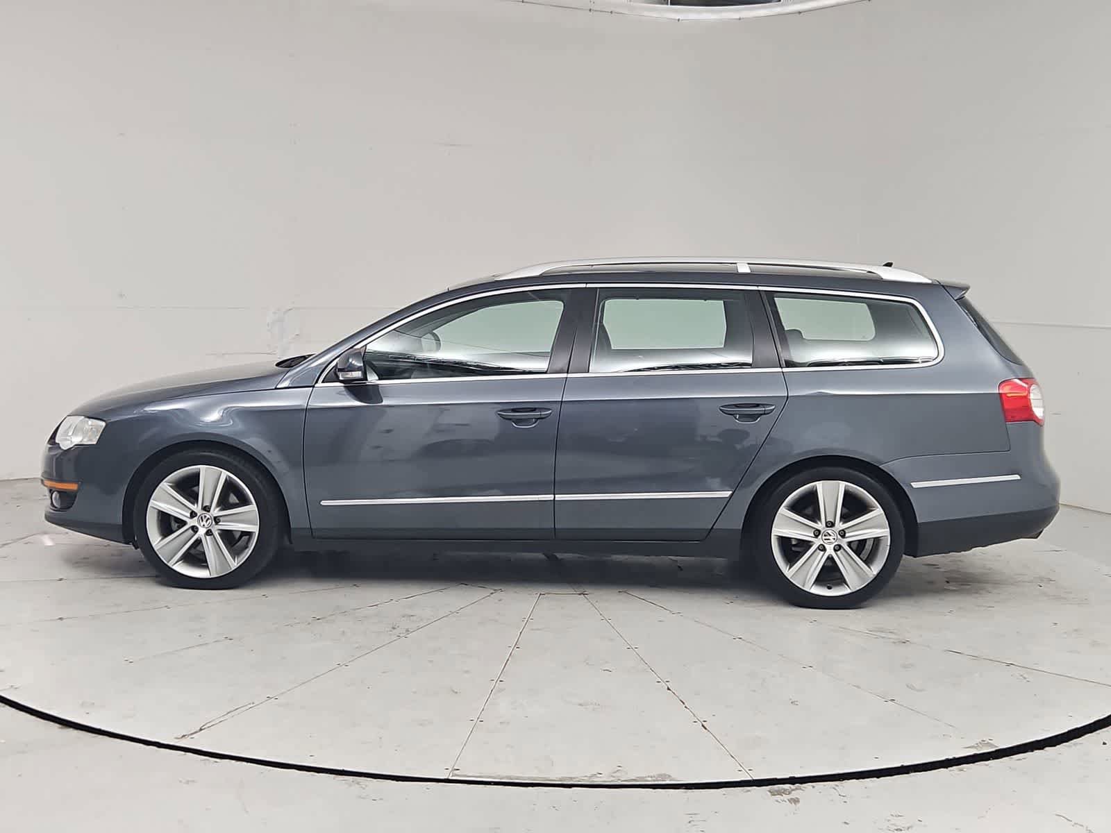 Used 2010 Volkswagen Passat Komfort FWD image 3