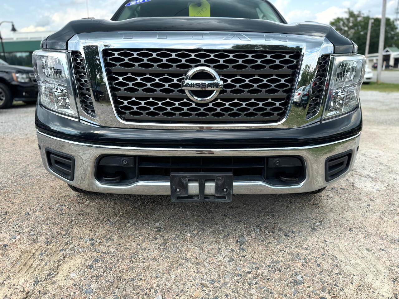 Used 2018 Nissan Titan SV w/ SV Convenience Package image 23
