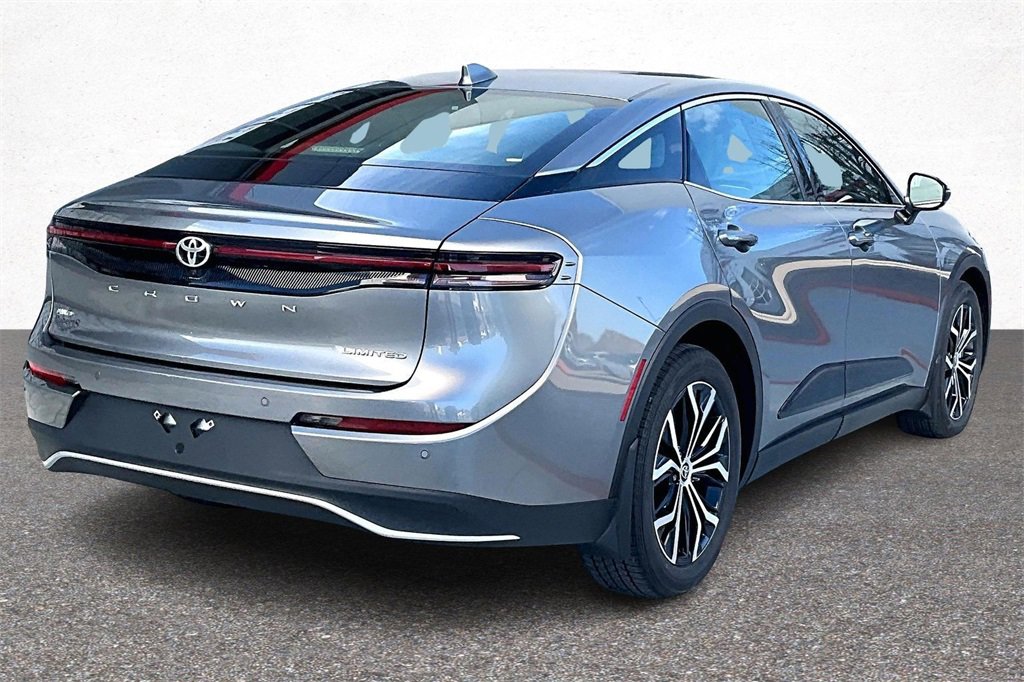 Used 2023 Toyota Crown Limited image 6