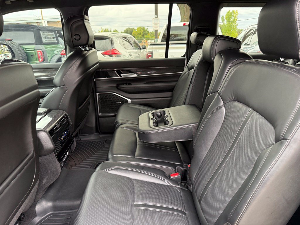Used 2022 Jeep Wagoneer Series II AWD/4WD image 13