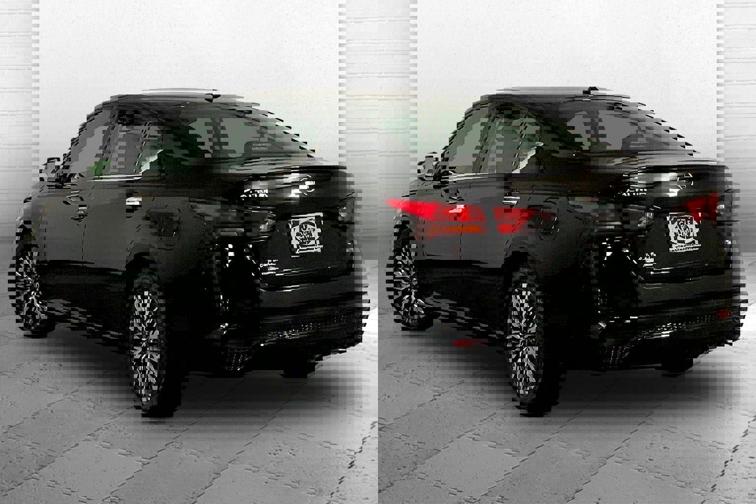 Used 2025 Nissan Altima 2.5 SV image 11