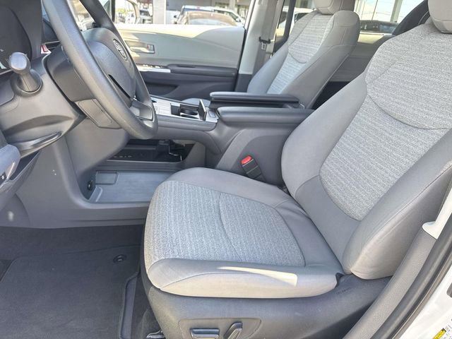 Used 2022 Toyota Sienna LE image 18