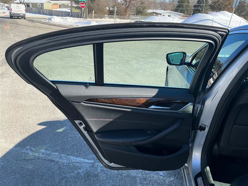 Used 2017 BMW 540i xDrive image 24