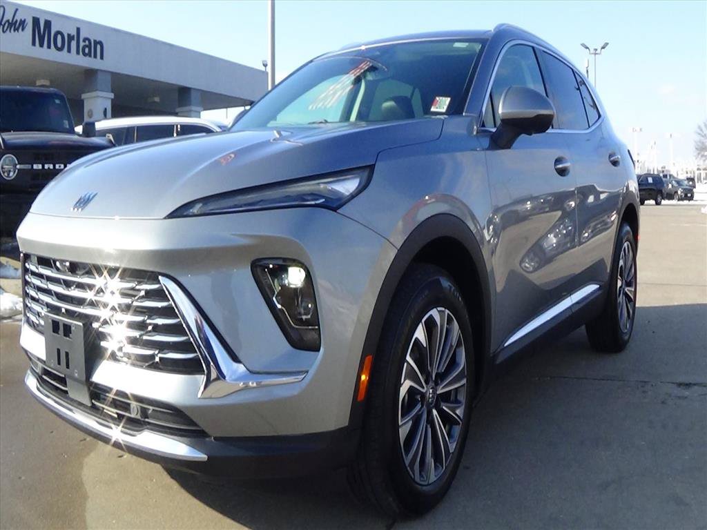 Used 2025 Buick Envision Preferred AWD/4WD image 2