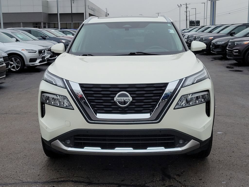 Used 2021 Nissan Rogue Platinum image 2