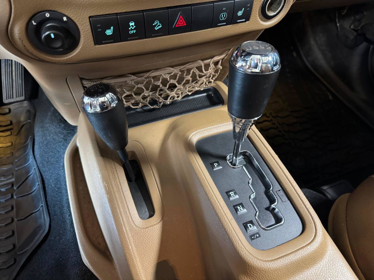 Used 2015 Jeep Wrangler Rubicon w/ Power Convenience Group AWD/4WD image 25