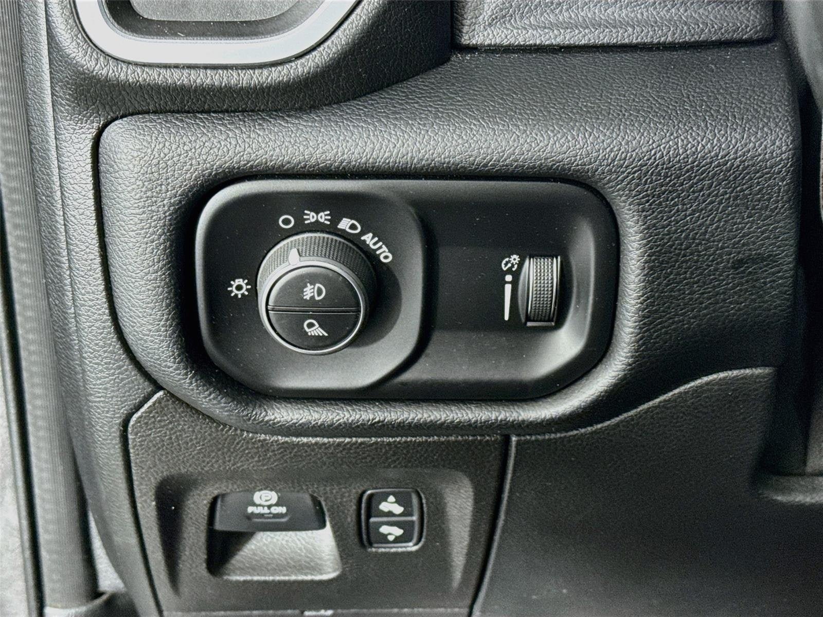 Used 2021 RAM 1500 Big Horn RWD image 10