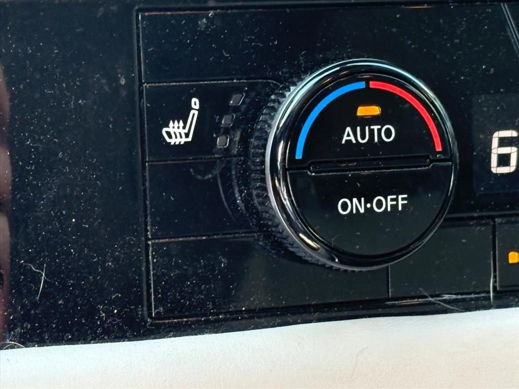 Used 2022 Nissan Pathfinder SV w/ SV Black Package image 13