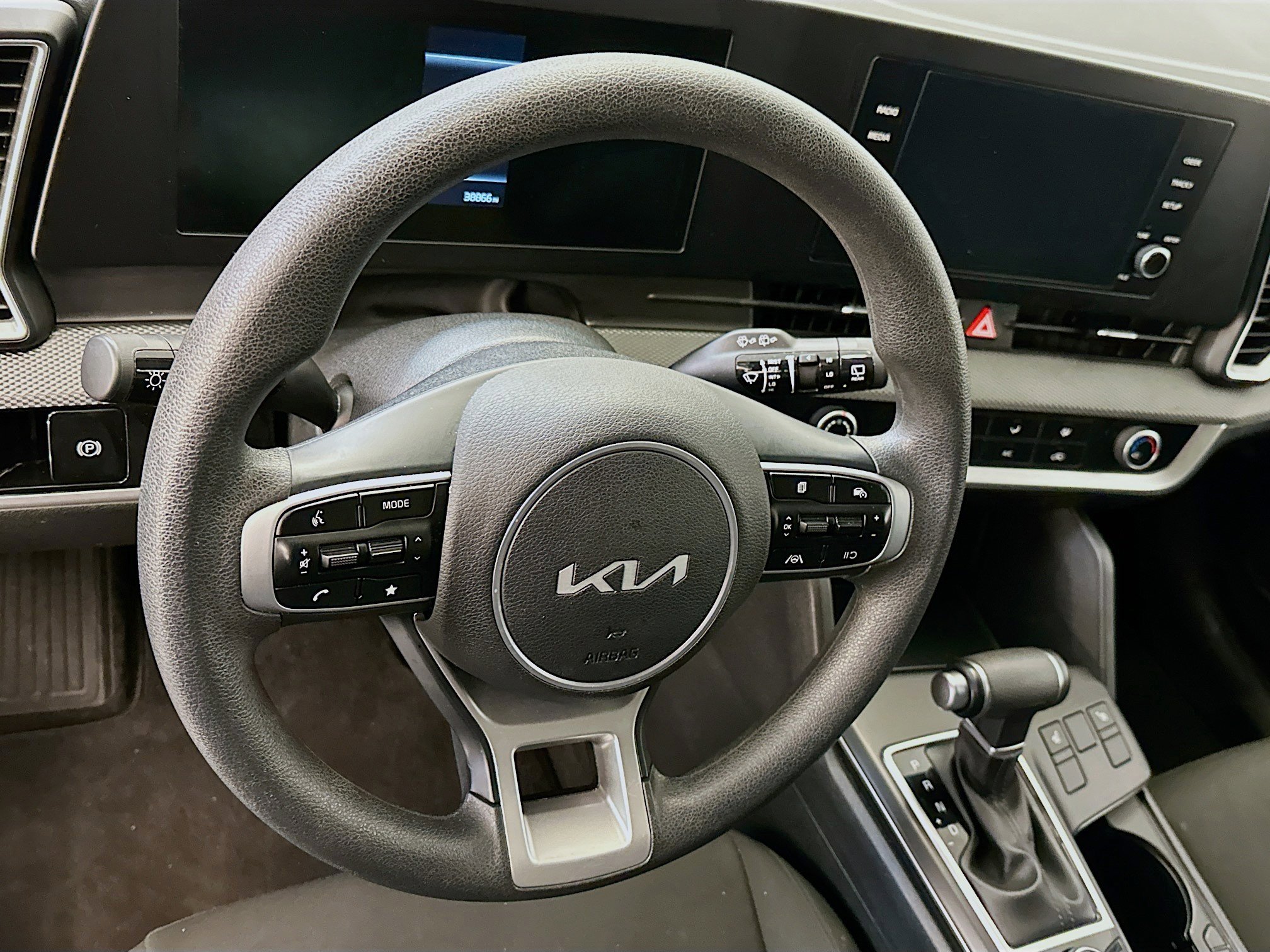 Used 2024 Kia Sportage LX image 18