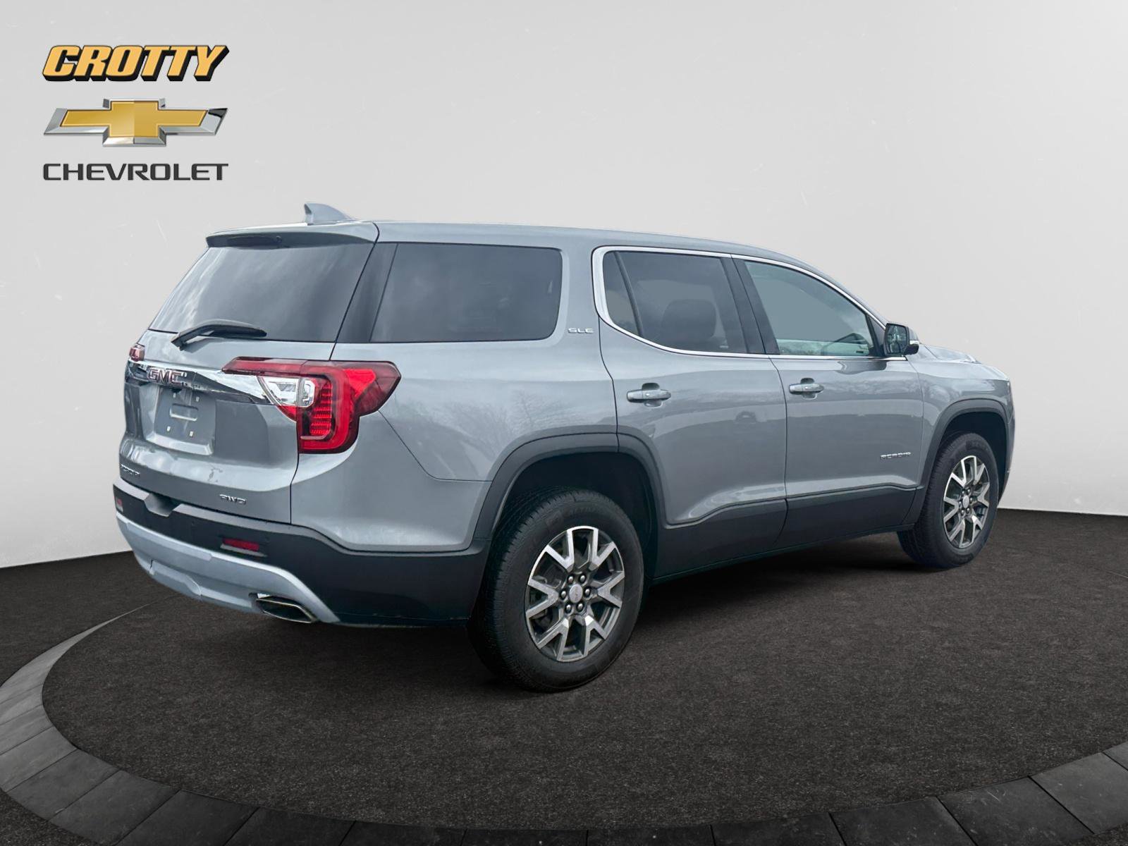 Used 2023 GMC Acadia SLE AWD/4WD image 5