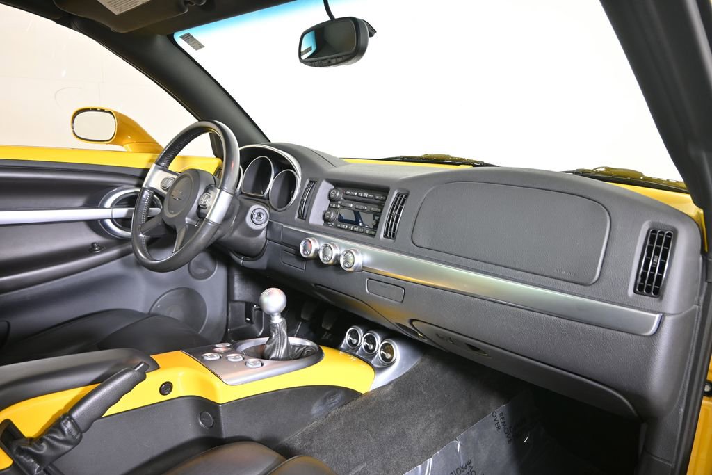 Used 2005 Chevrolet SSR w/ Preferred Equipment Group RWD image 16