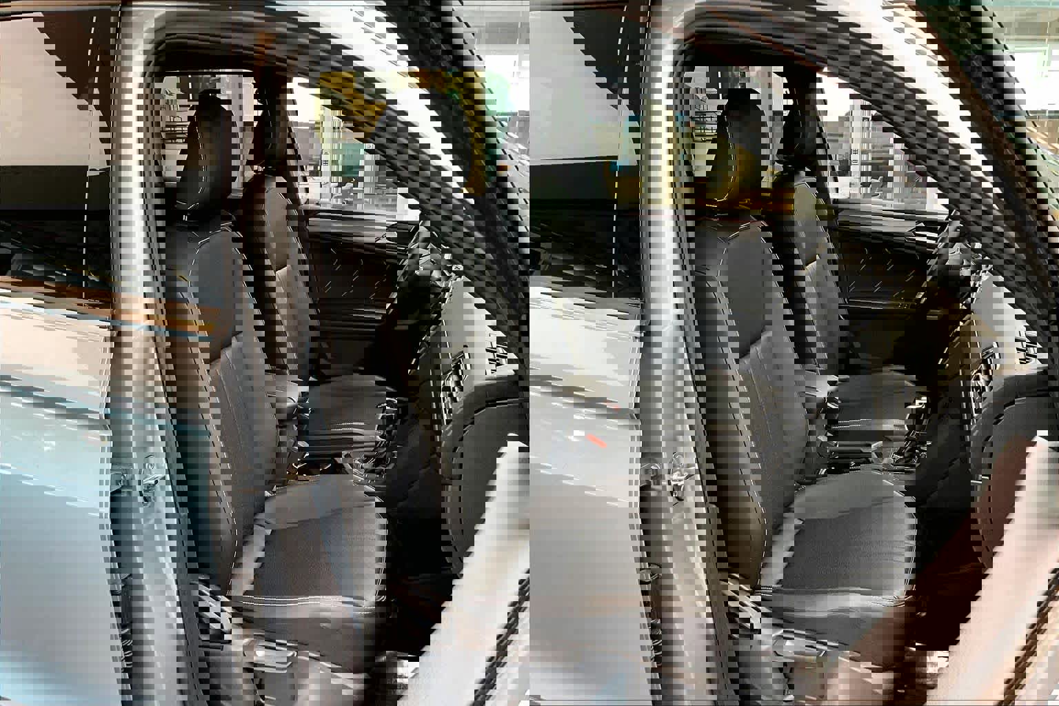 Used 2023 Volkswagen Tiguan SE R-Line image 8