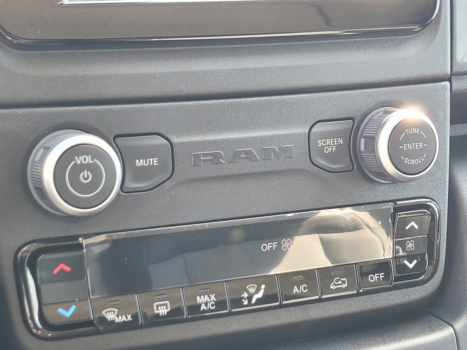 New 2026 RAM ProMaster 2500 w/ Convenience Group image 13