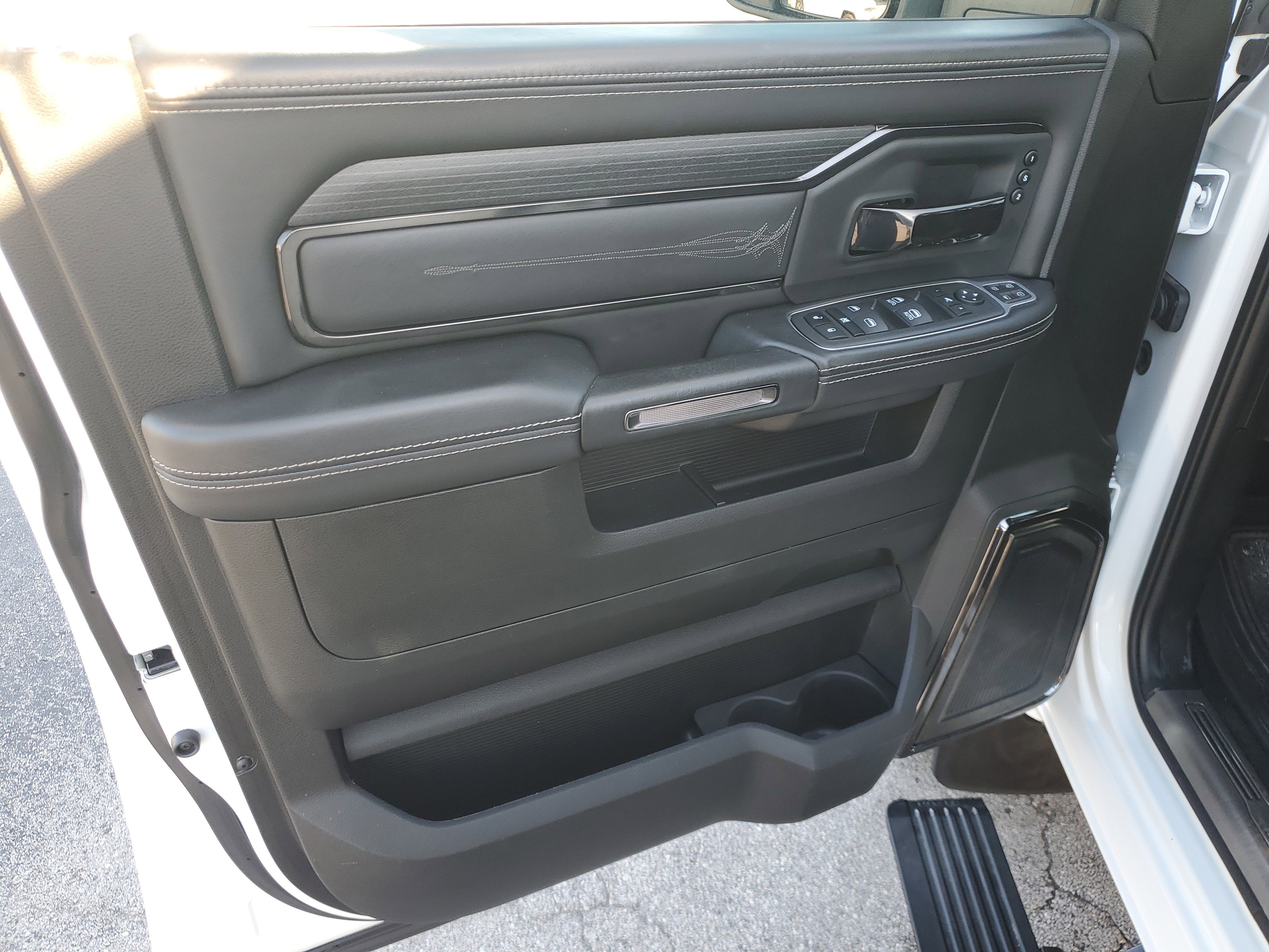 Used 2023 RAM 2500 Limited image 10