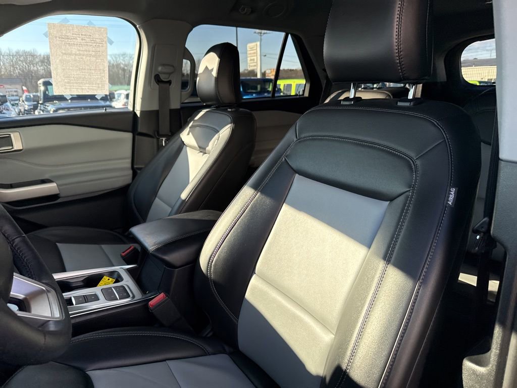 Used 2024 Ford Explorer XLT w/ Equipment Group 202A image 13