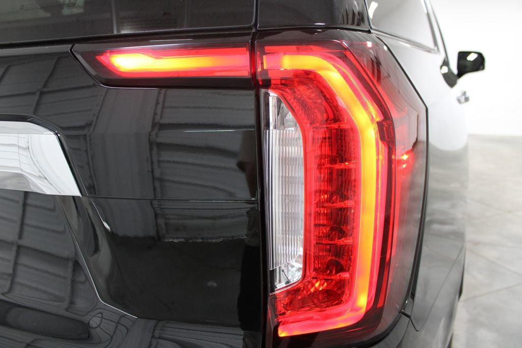 Used 2023 GMC Yukon XL SLT w/ SLT Luxury Package RWD image 28