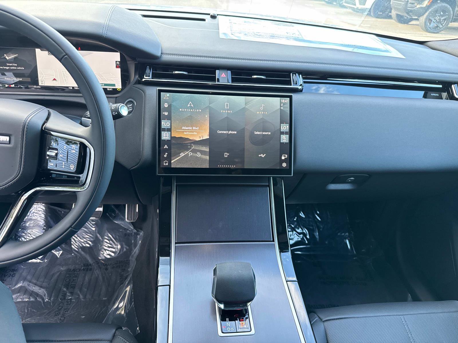 New 2026 Land Rover Range Rover Velar Dynamic SE image 26