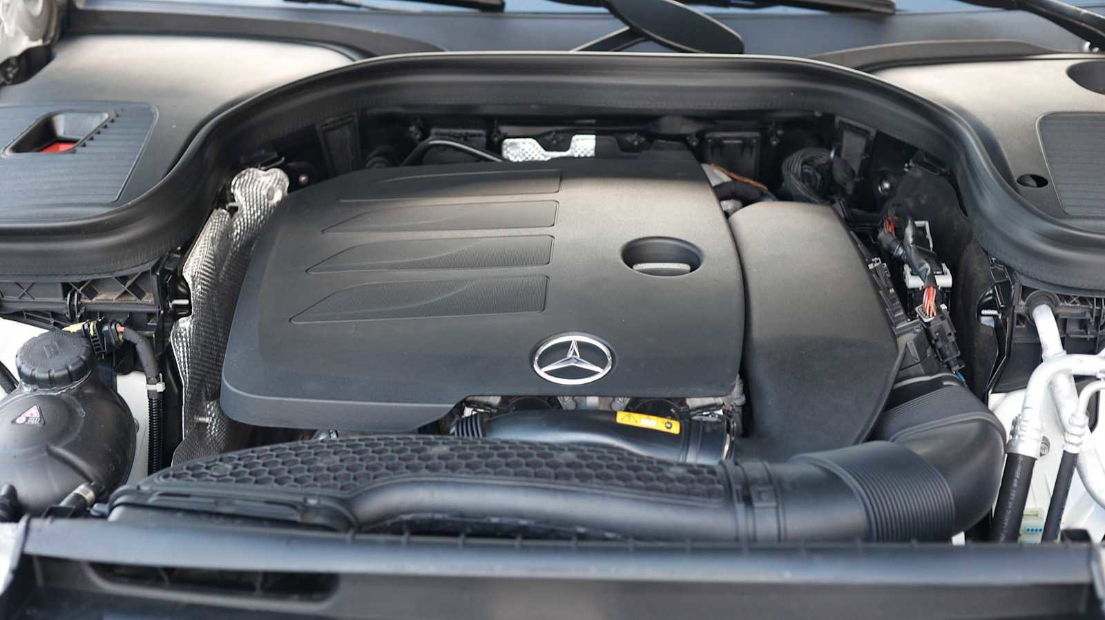 Used 2022 Mercedes-Benz GLC 300 4MATIC image 38