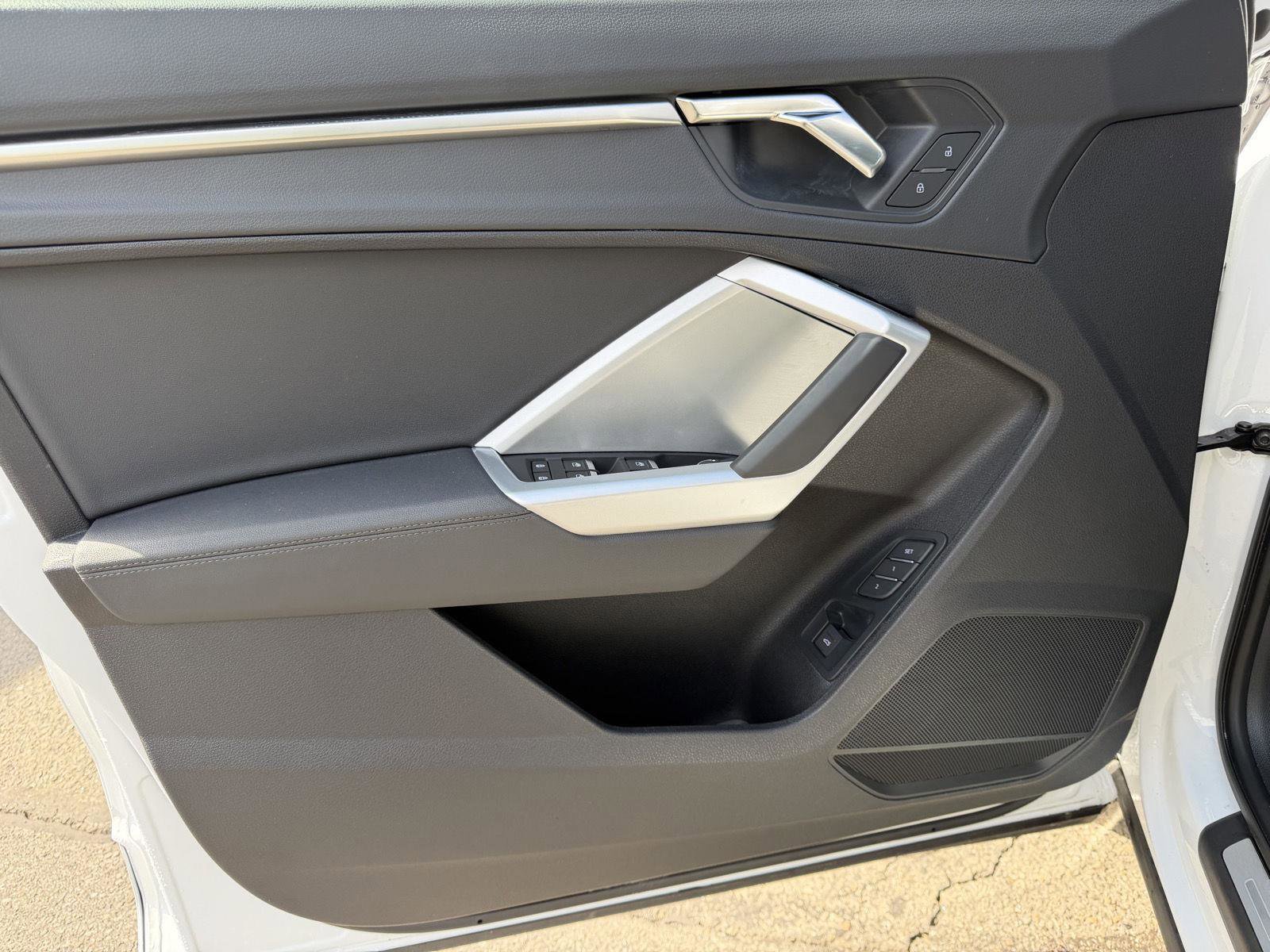 Used 2025 Audi Q3 2.0T Premium w/ Convenience Package AWD/4WD image 12