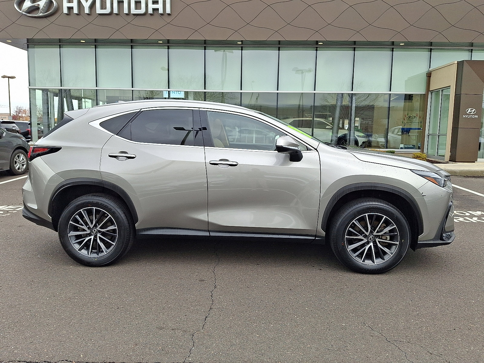 Used 2022 Lexus NX 350h AWD image 6