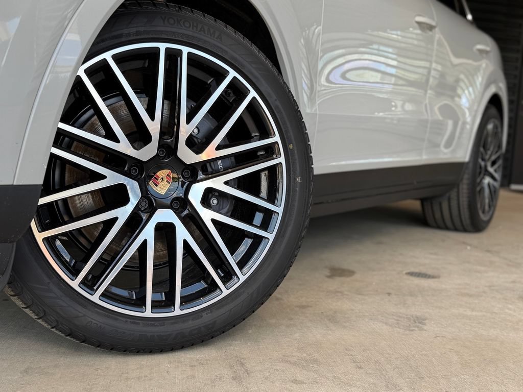 New 2026 Porsche Cayenne AWD/4WD image 6