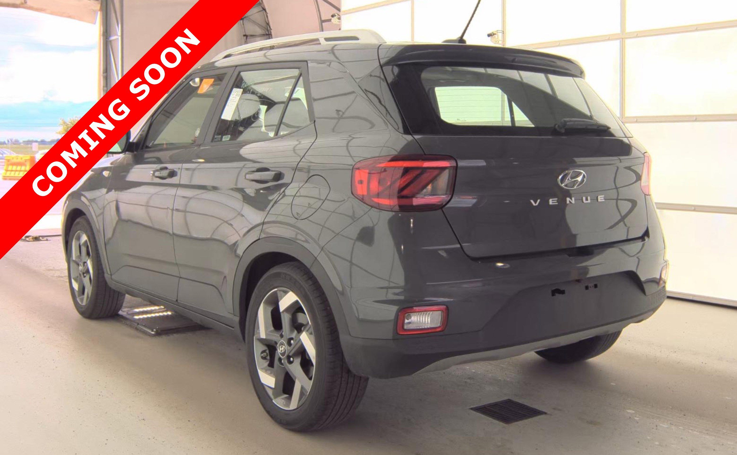 Used 2025 Hyundai Venue SEL FWD image 5