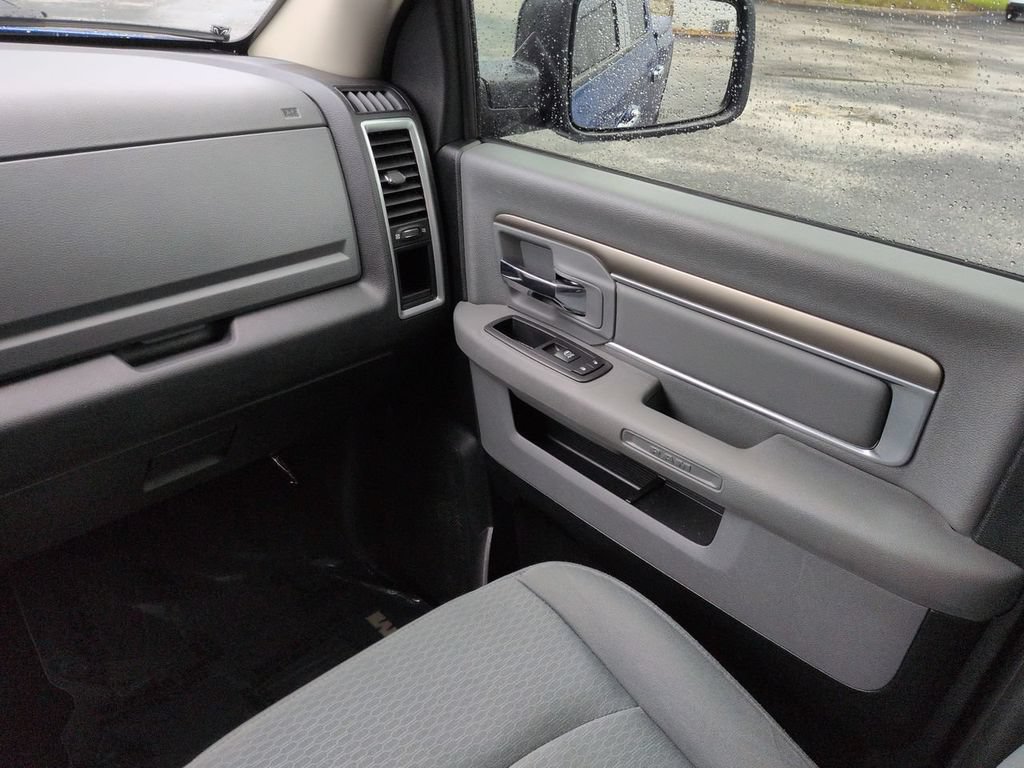 Used 2018 RAM 1500 Classic SLT AWD/4WD image 16