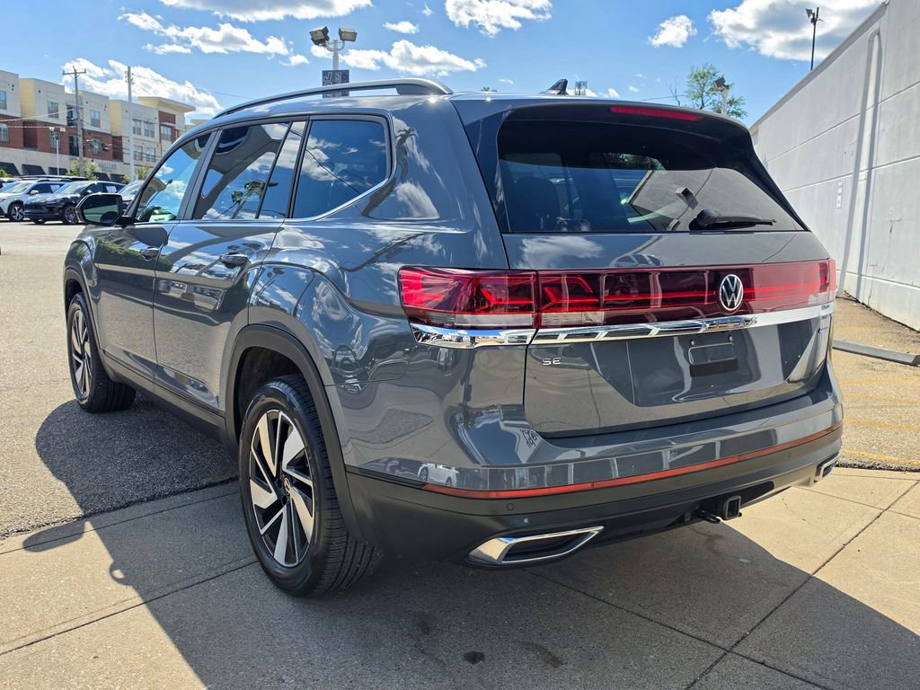Certified 2025 Volkswagen Atlas SE w/ Panoramic Sunroof Package AWD/4WD image 3