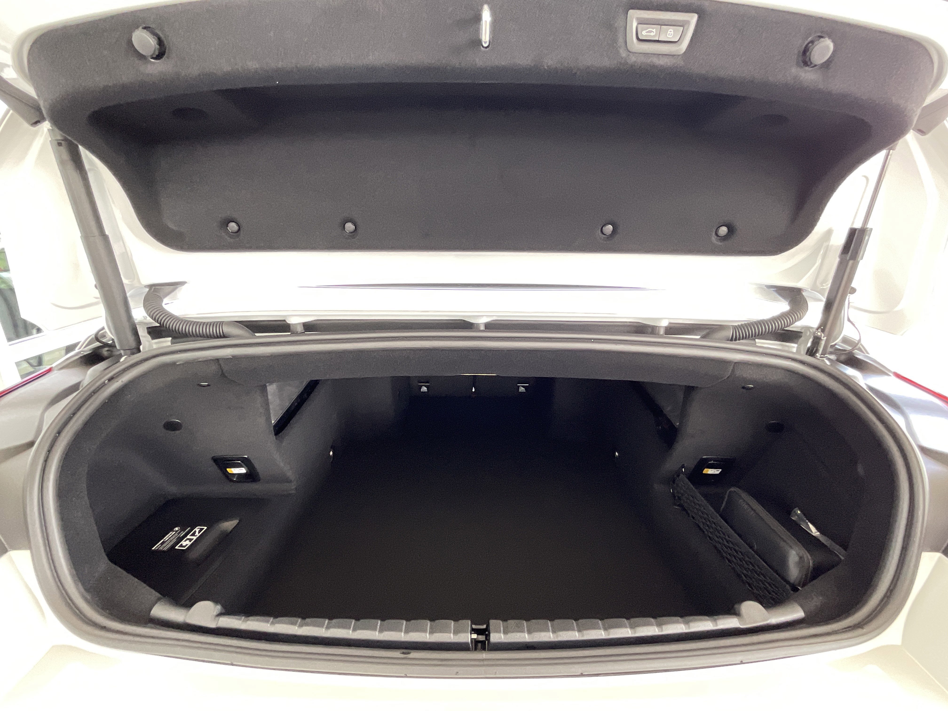 Used 2026 BMW 840i Convertible w/ Comfort Seating Package RWD image 32