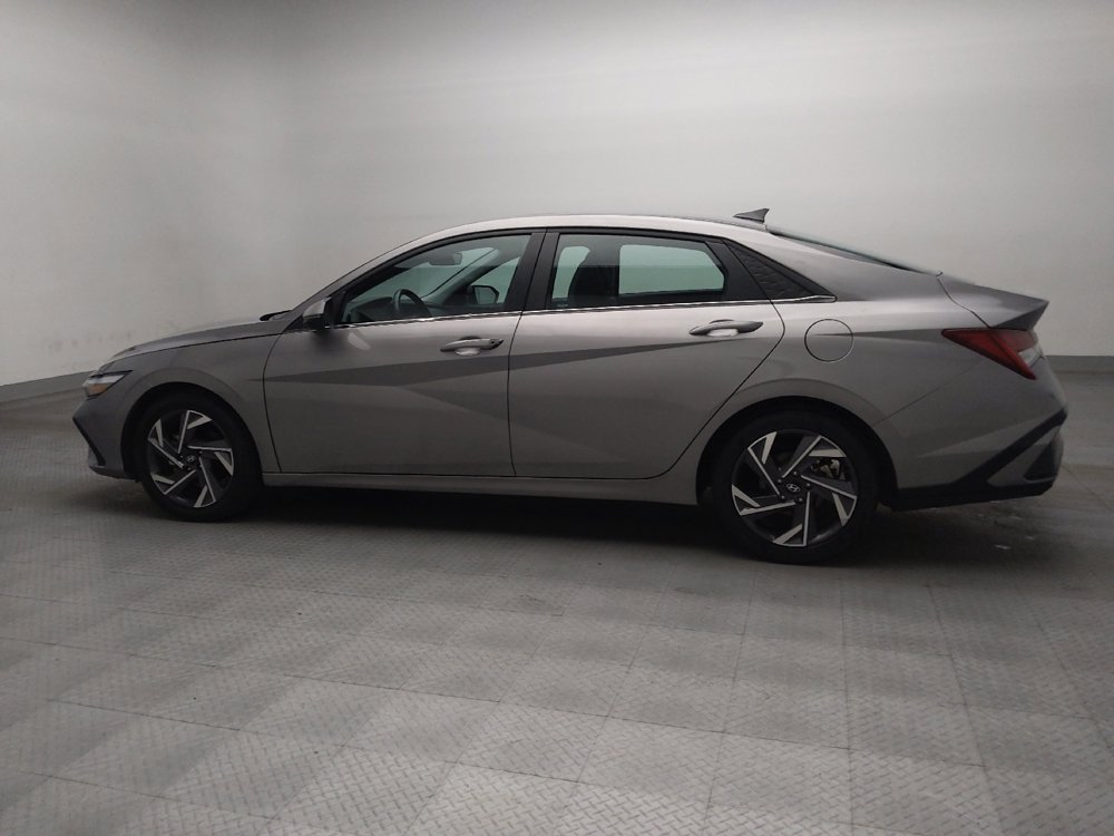 Used 2025 Hyundai Elantra Limited FWD image 3