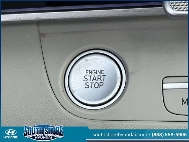 Certified 2025 Hyundai Elantra Limited FWD image 31